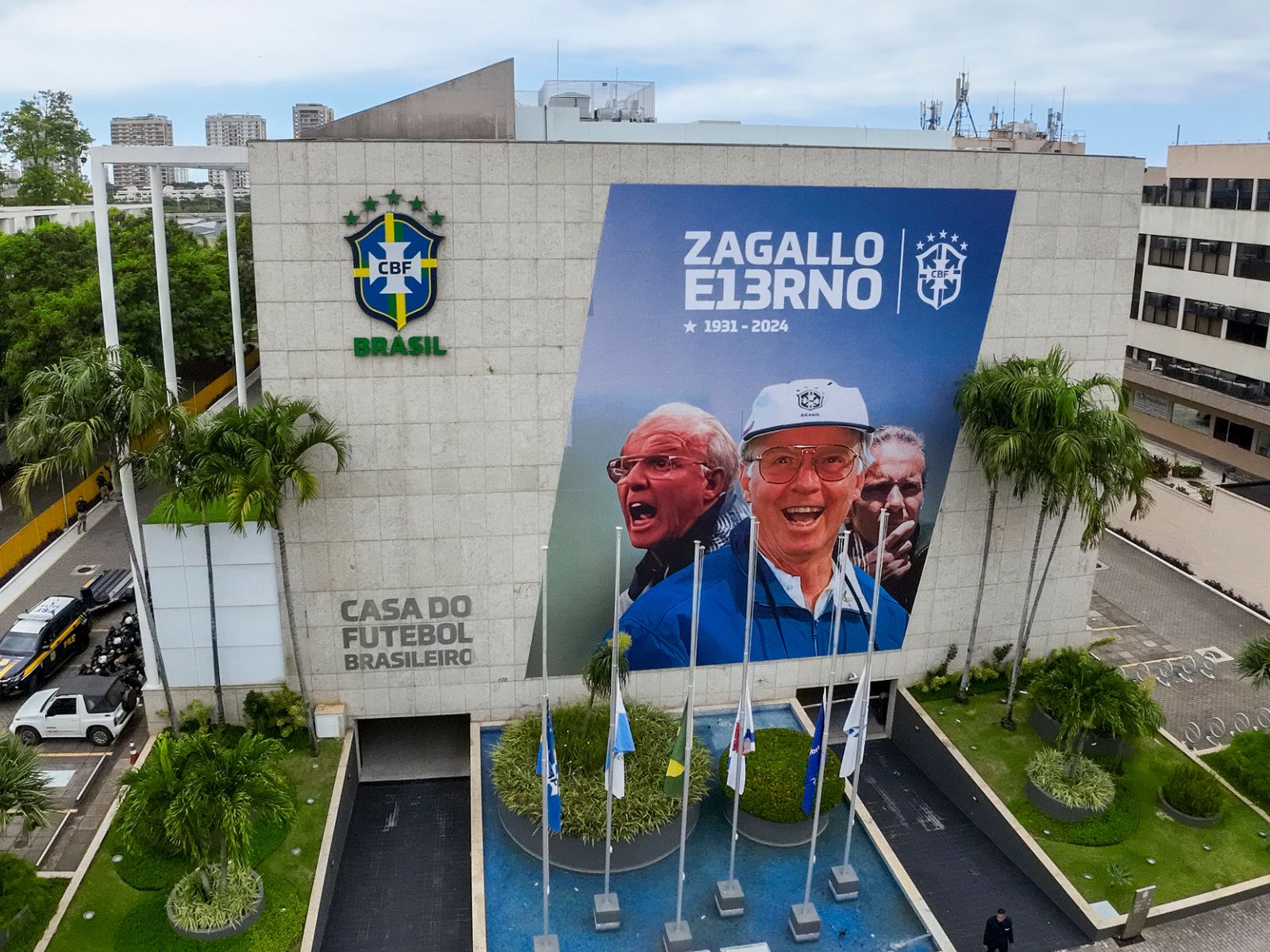 Corpo de Zagallo é sepultado no Rio de Janeiro sob aplausos Por