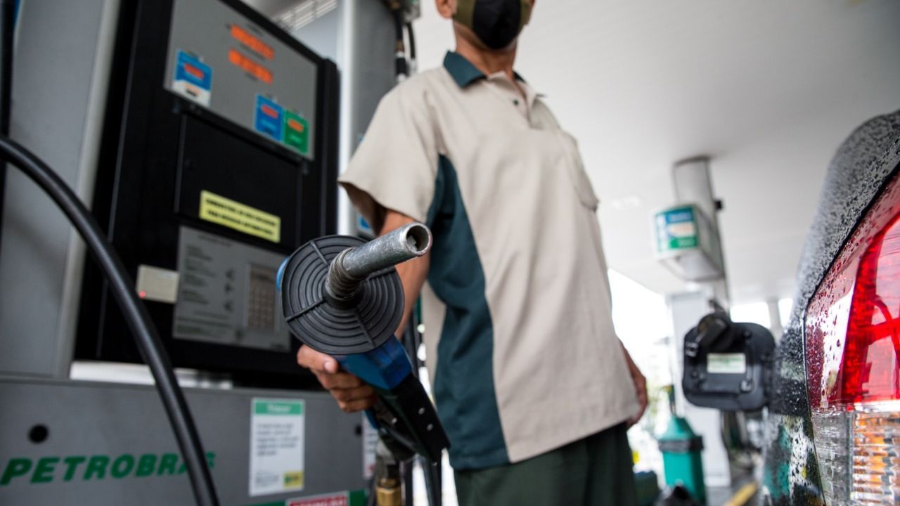Petrobras anuncia mais um reajuste para gasolina e diesel a partir desta terça-feira (26)