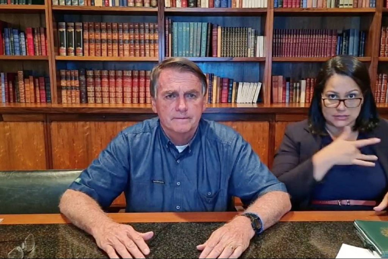 Facebook e Instagram derrubam live e apagam vídeo no qual Bolsonaro associa a vacina da Covid ao vírus da Aids