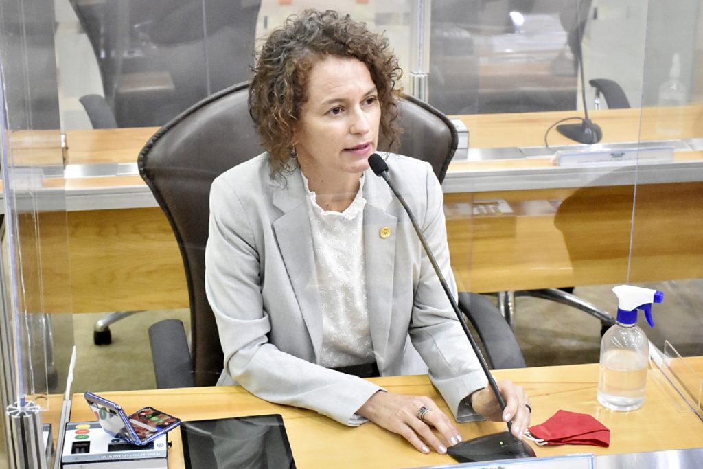 Deputada Isolda Dantas propõe inclusão de Tibau em programa de regularização fundiária