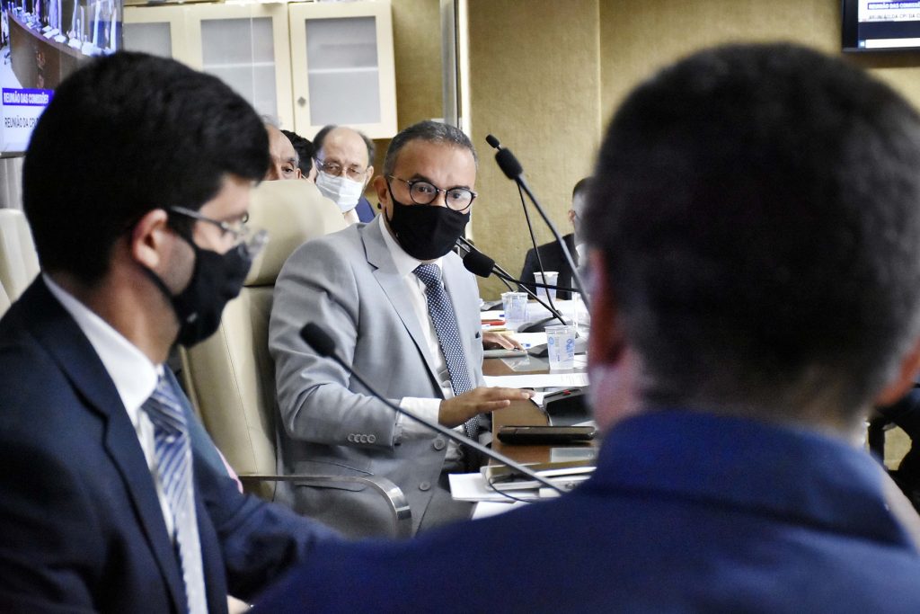 Investigado pela compra de respiradores pede sessão secreta durante reunião da CPI da Covid no RN