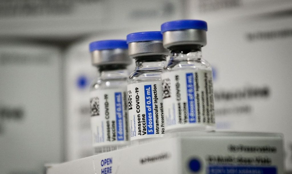 Mais de um 1 milhão de doses da vacina da Janssen chegam ao Brasil; contrato prevê 38 milhões até dezembro