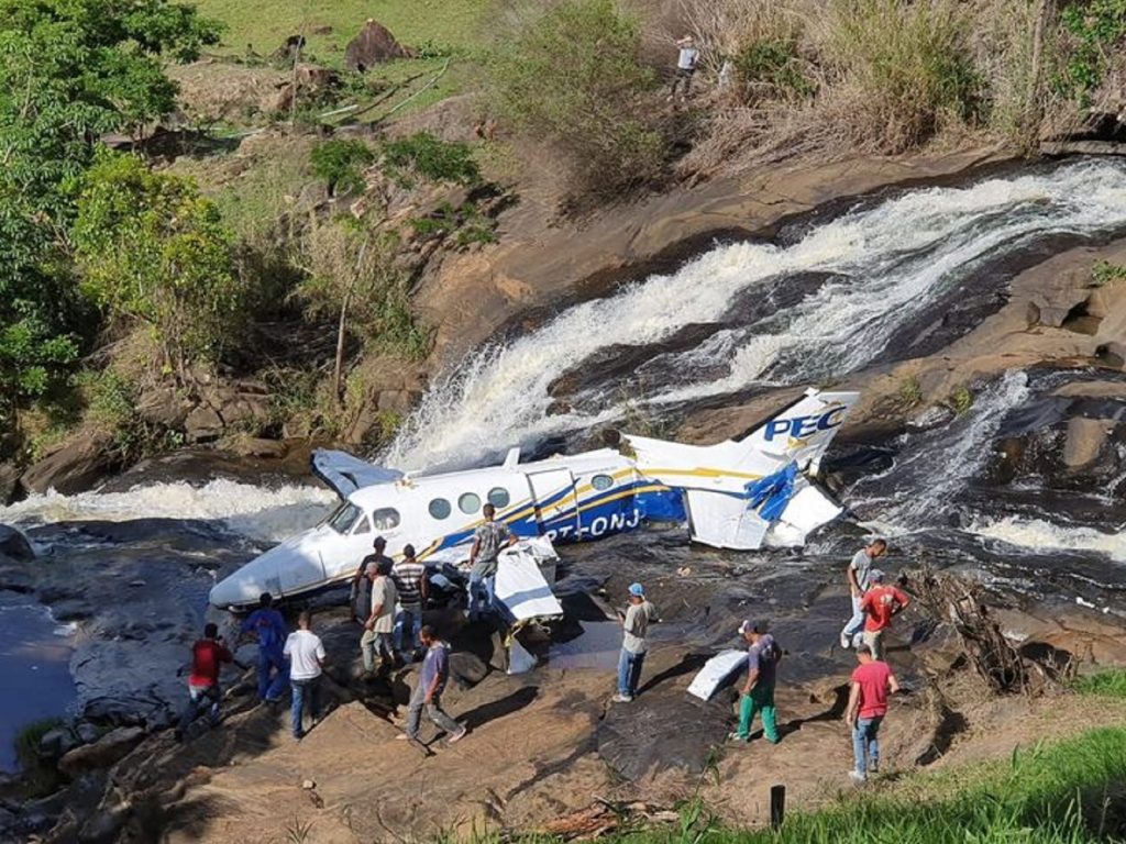 Morre Marília Mendonça após acidente de avião em Minas Gerais; corpo de bombeiros emitiu nota de confirmação