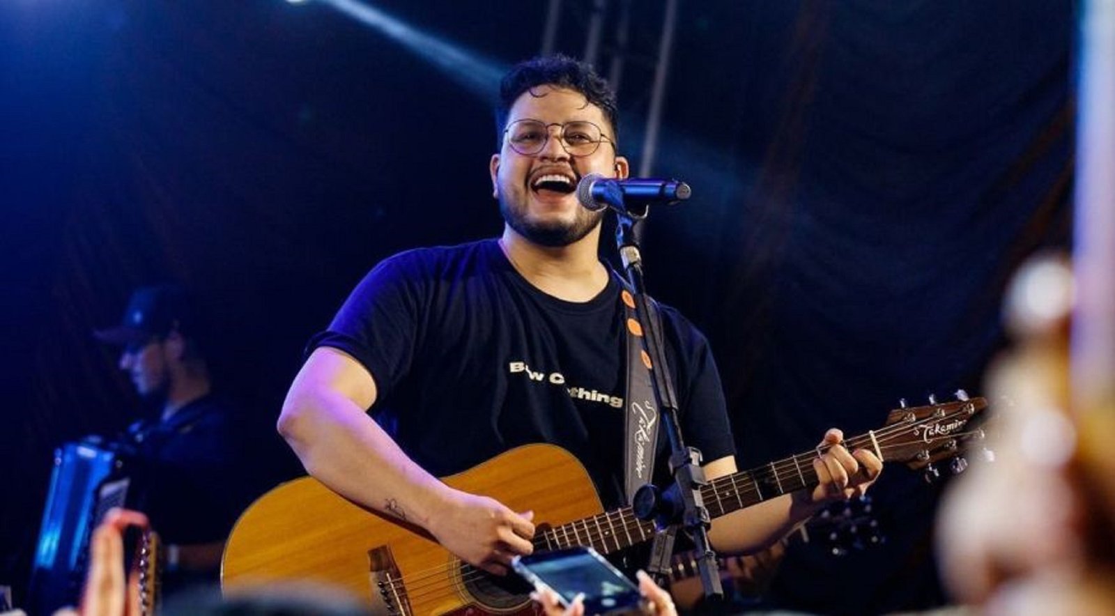 Cantor Maurílio, que formava dupla com Luiza, morre após 14 dias internado