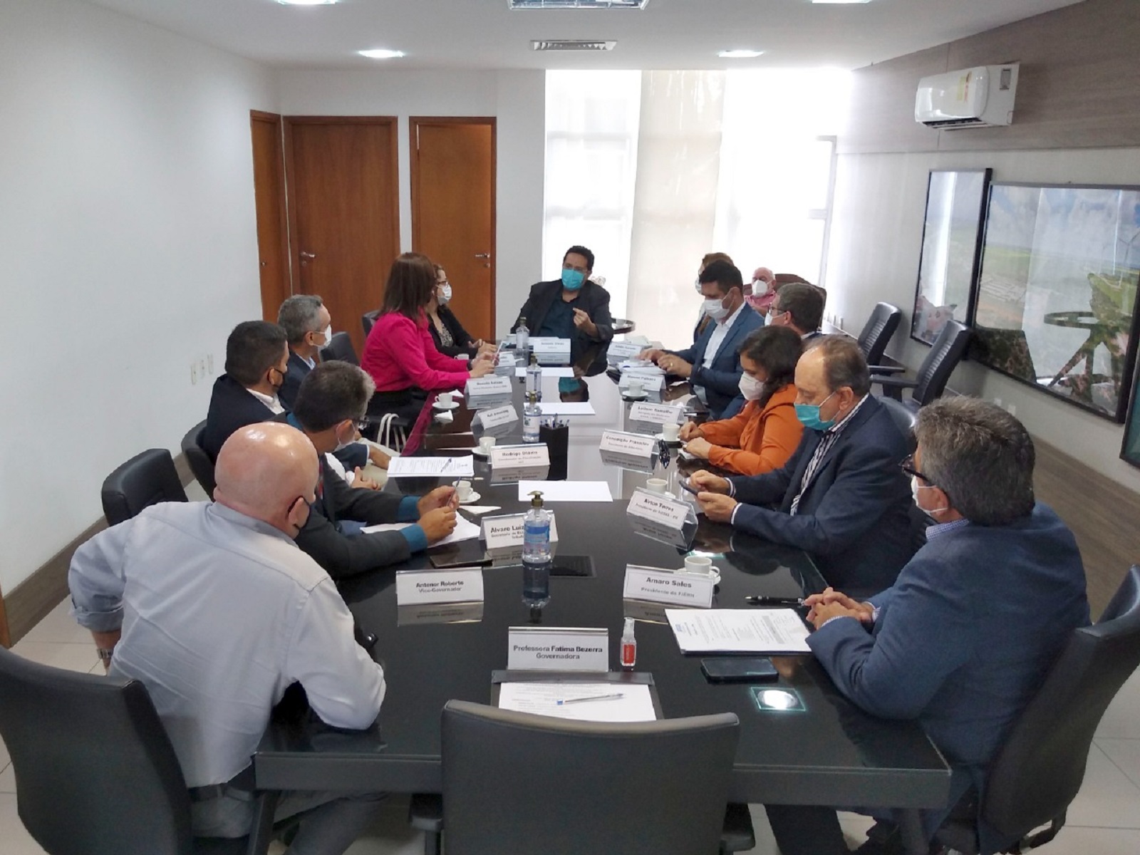 Governo do Estado recebe representantes da indústria salineira no Rio Grande do Norte