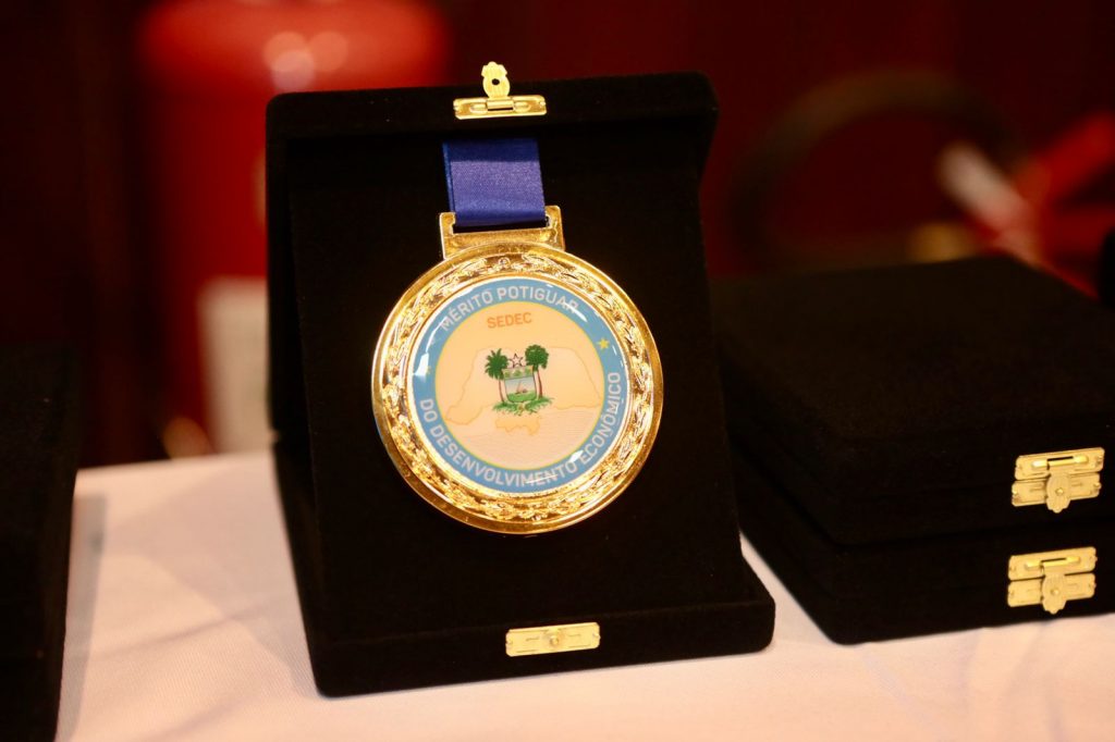 Fátima entrega medalhas do Mérito Potiguar do Desenvolvimento Econômico