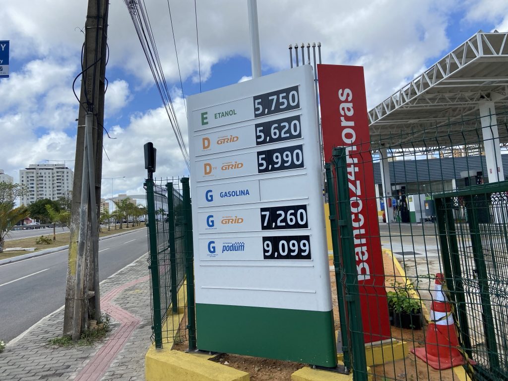 Petrobras desmente Bolsonaro e diz que 'não há decisão' sobre redução no preço dos combustíveis