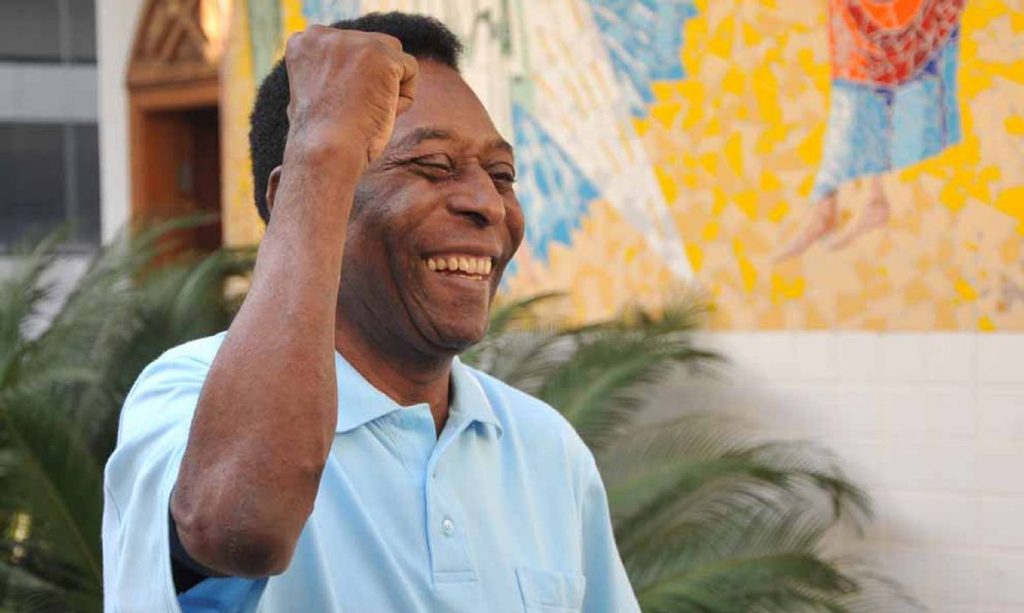 Após dois dias no hospital, Pelé recebe alta após internação para tratamento de câncer no cólon