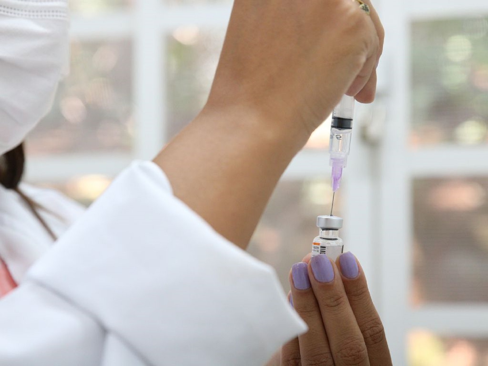 Bebê de seis meses é vacinado com frasco inteiro da Pfizer contra a covid-19 no interior de São Paulo