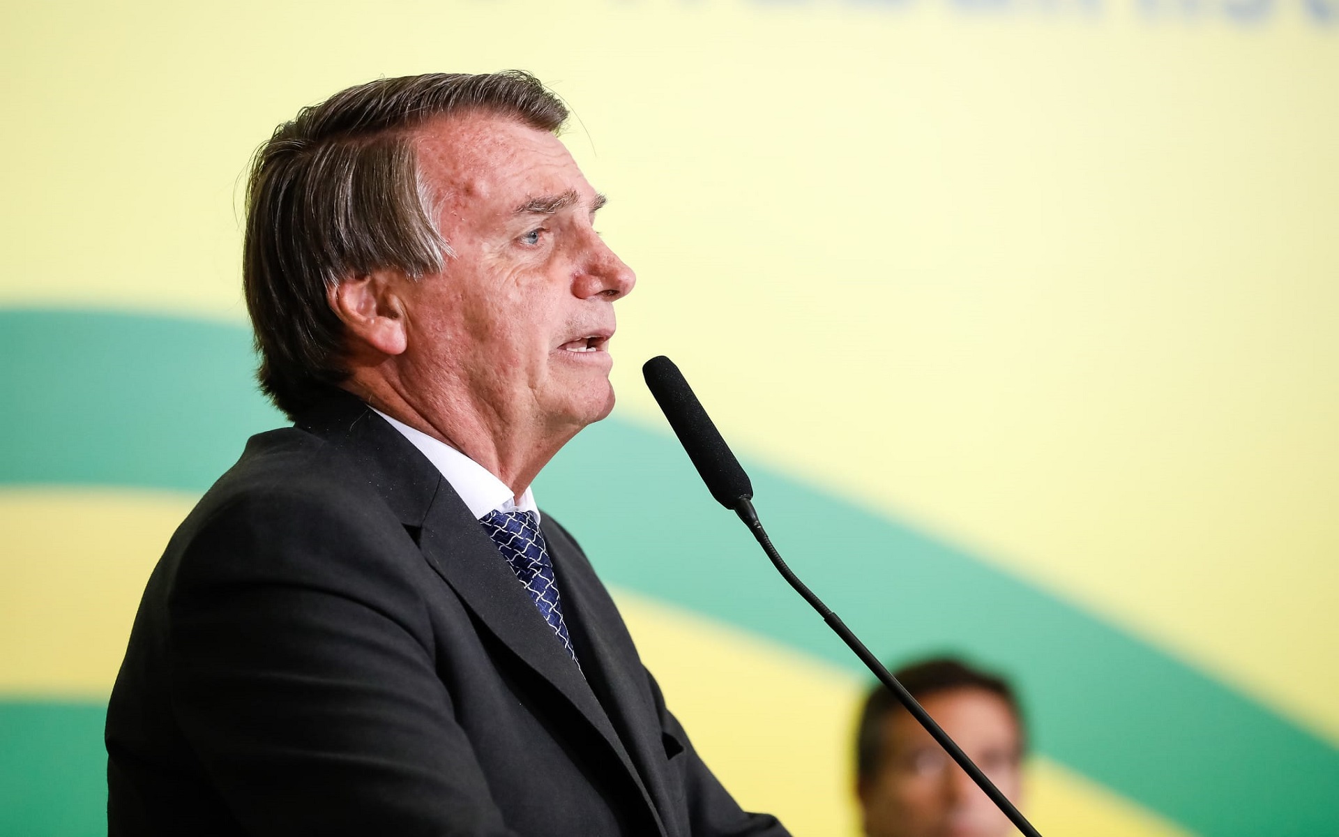 Bolsonaro sanciona fundo eleitoral de R$ 4,96 bilhões e blinda orçamento secreto