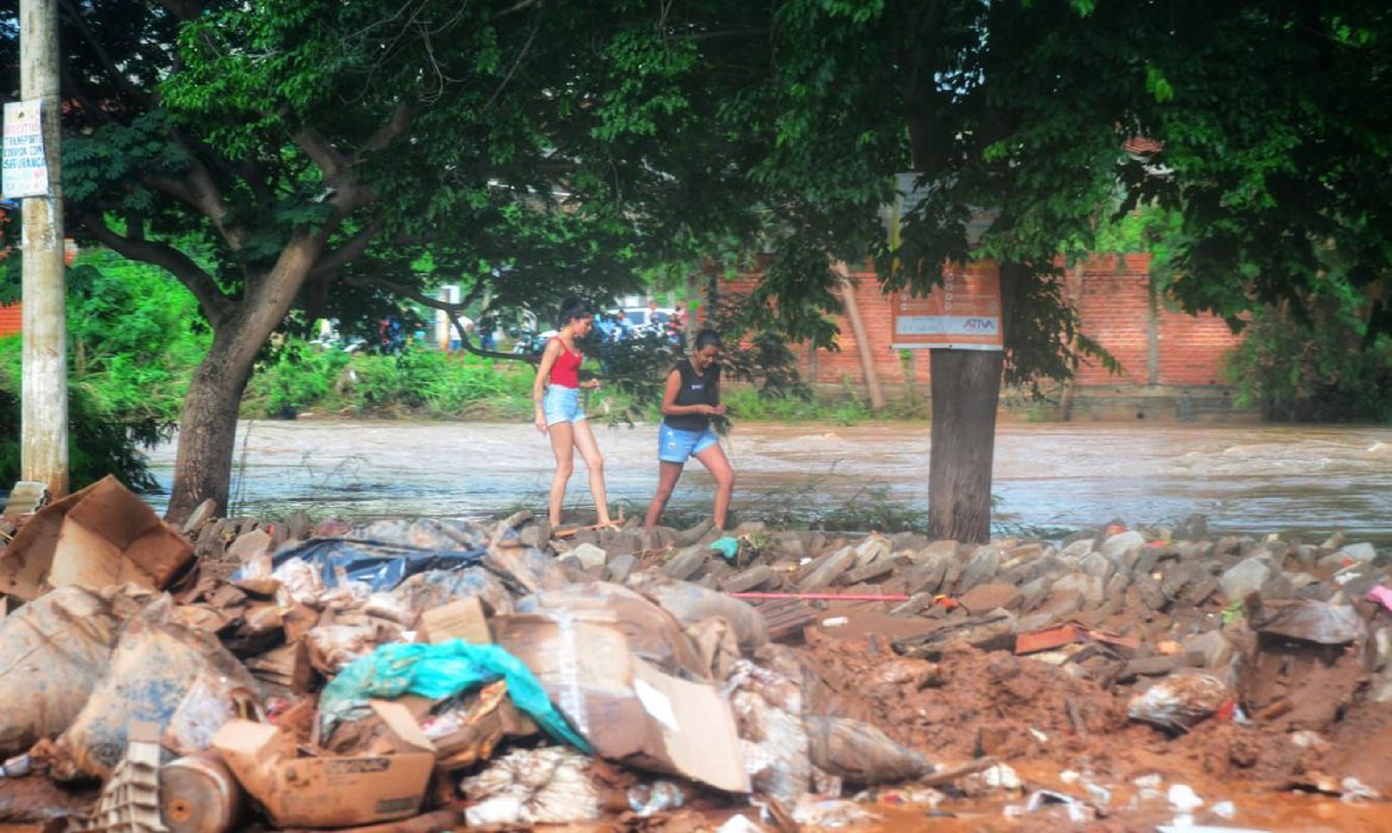 Minas Gerais registra 24 mortos devido às chuvas intensas que caem no estado