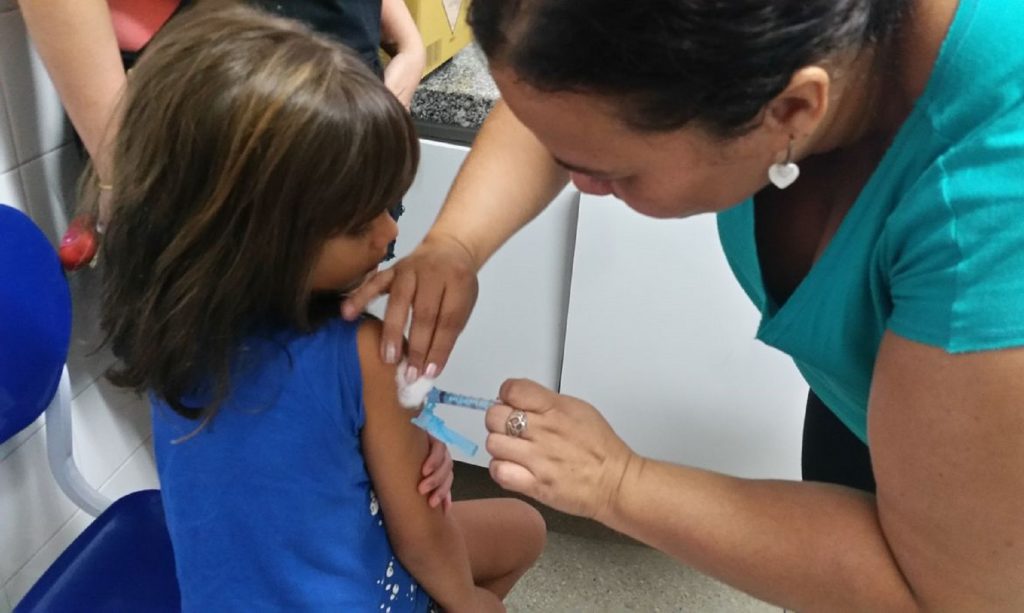 Ministério da Saúde detalha vacinação contra a covid-19 para crianças de 5 a 11 anos; prescrição médica está dispensada
