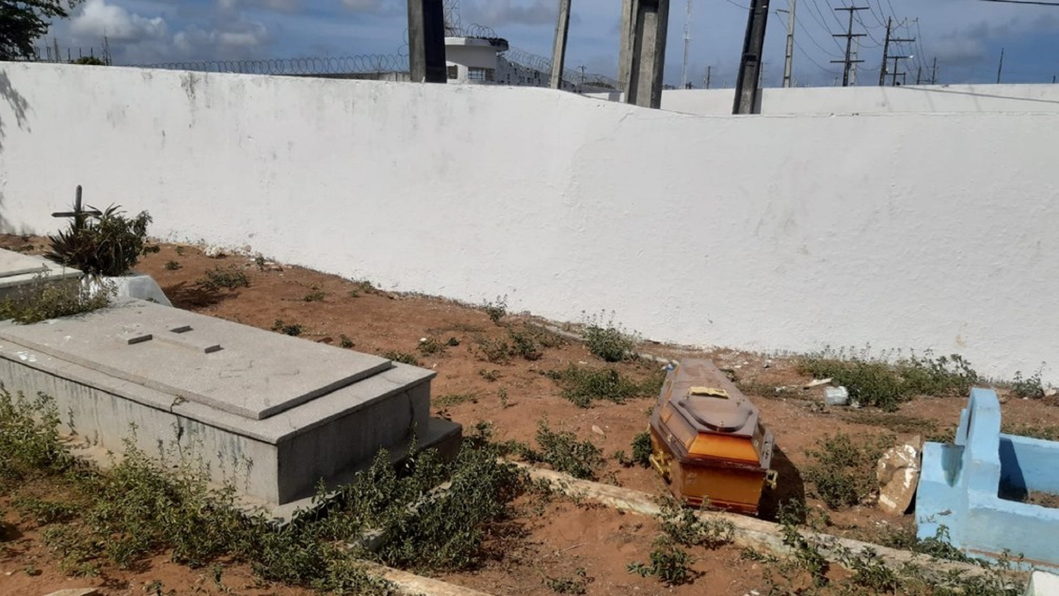 PM prende homens que violaram túmulo no cemitério do Bom Pastor para roubar corpo de idosa para ritual macabro