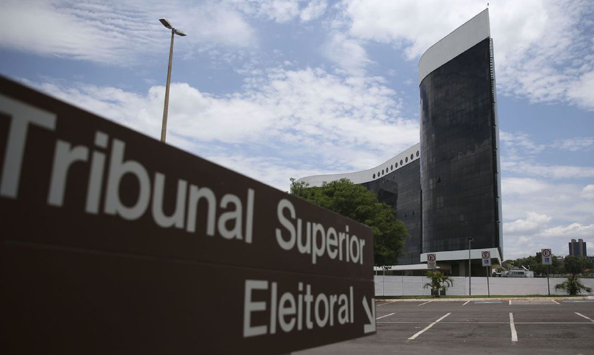 Após 4 anos, TSE volta a regulamentar propaganda política no Brasil