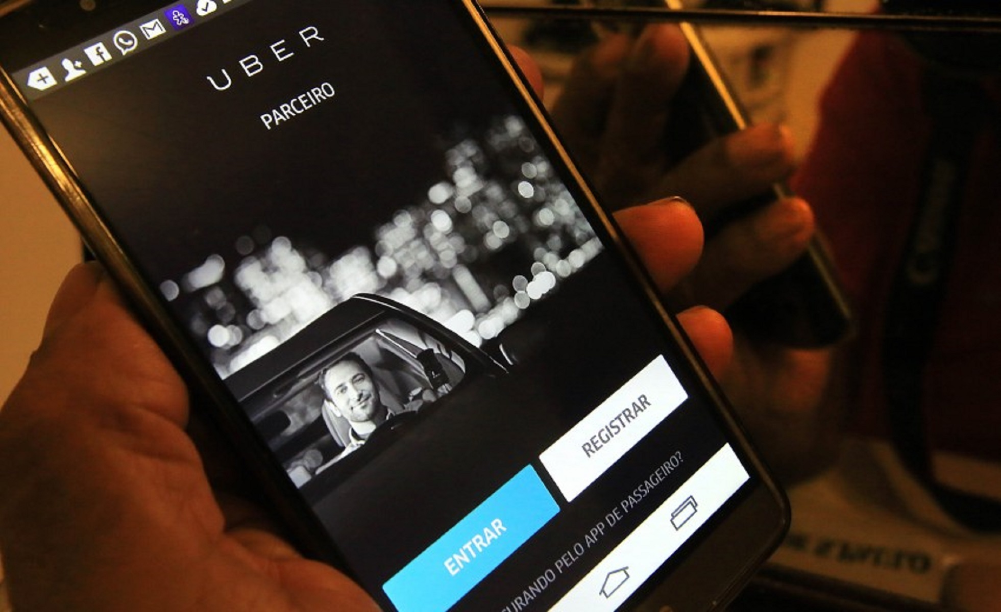 Uber e 99 anunciam reajustes nos valores das corridas