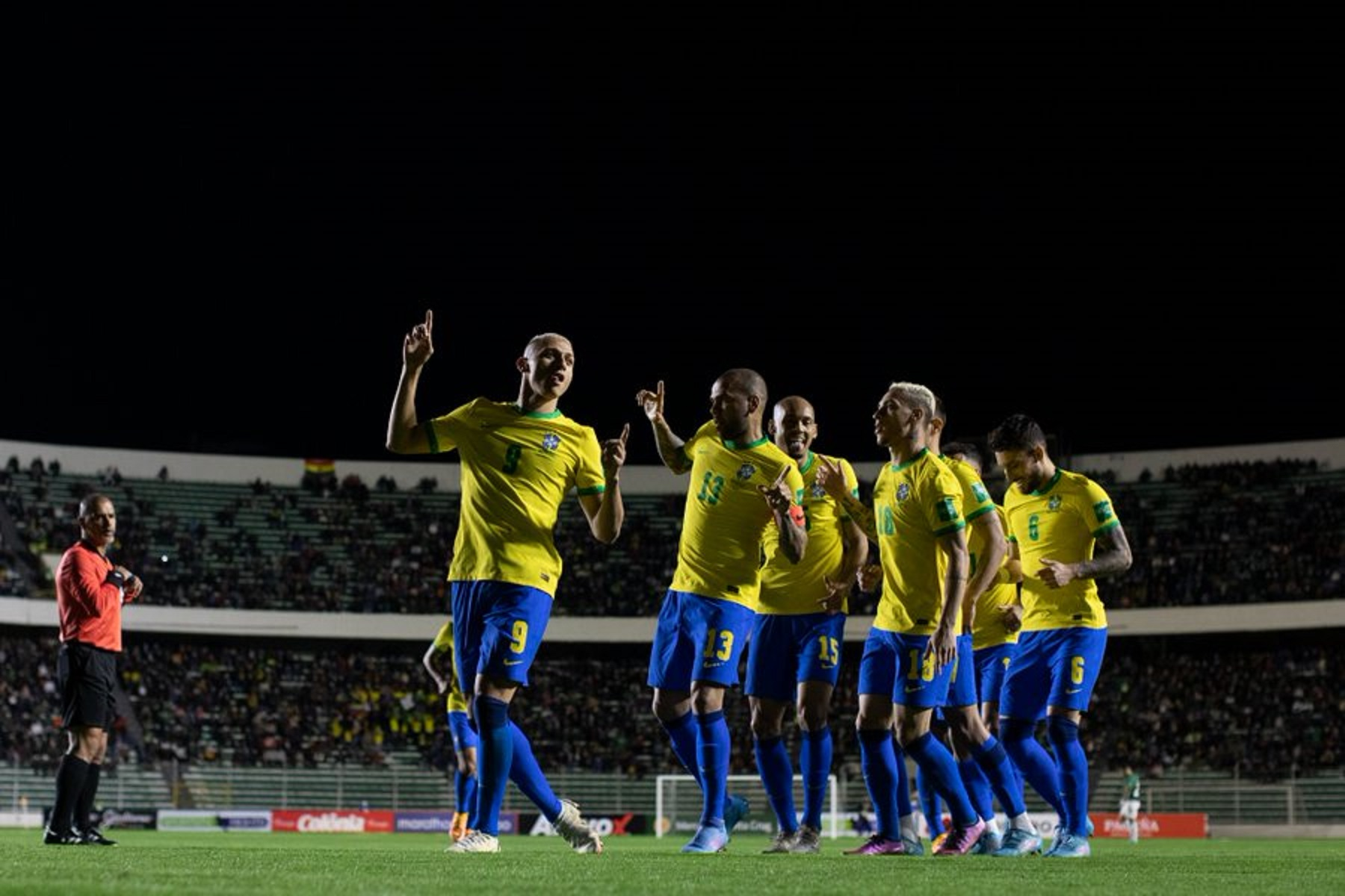 Brasil supera altitude e goleia a Bolívia por 4 a 0 pelas Eliminatórias da Copa
