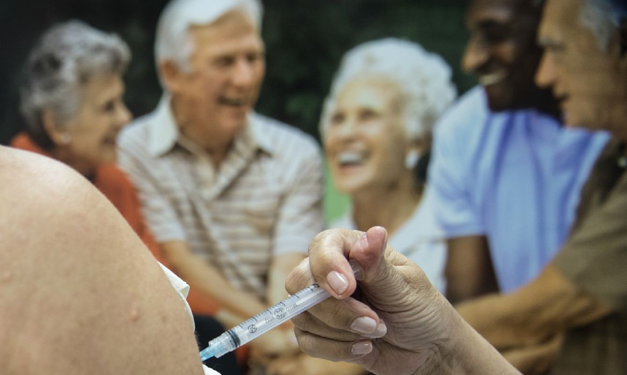 Ministério da Saúde recomenda segunda dose de reforço para idosos acima de 80 anos
