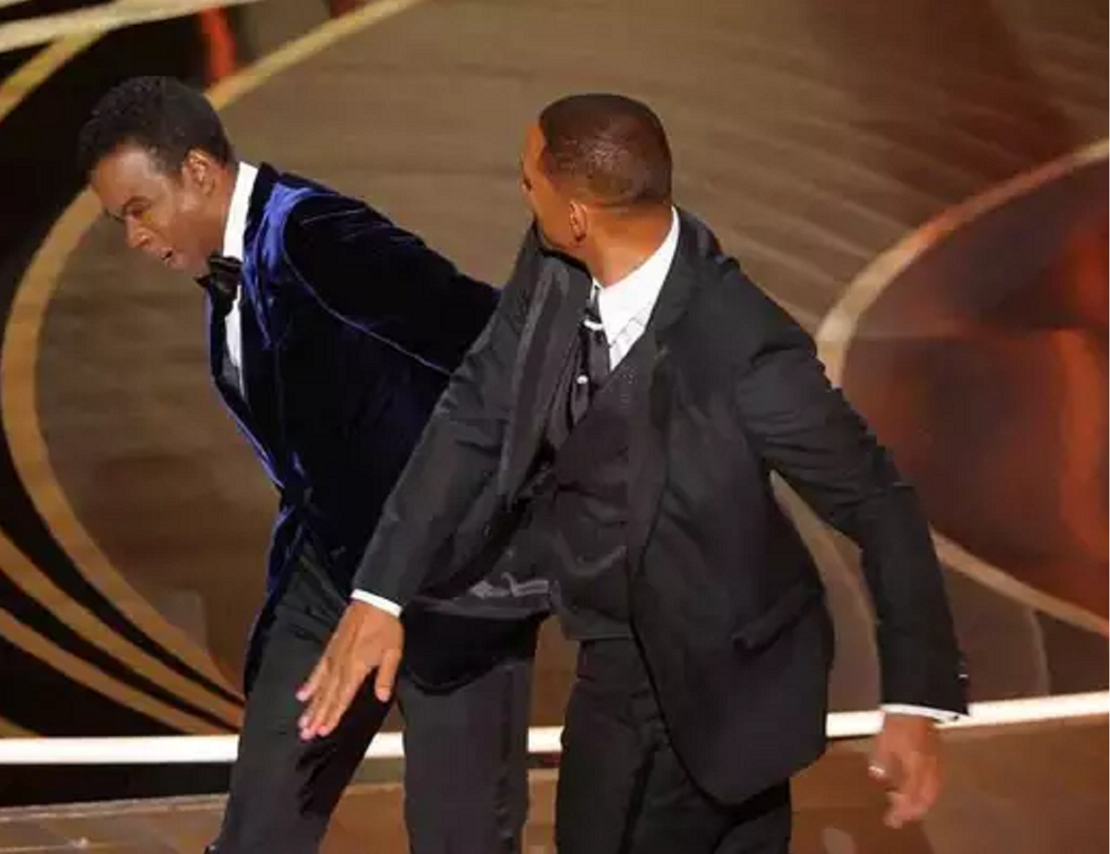 Will Smith não gosta de piada, dá tapa em Chris Rock e leva estatueta de Melhor Ator no Oscar