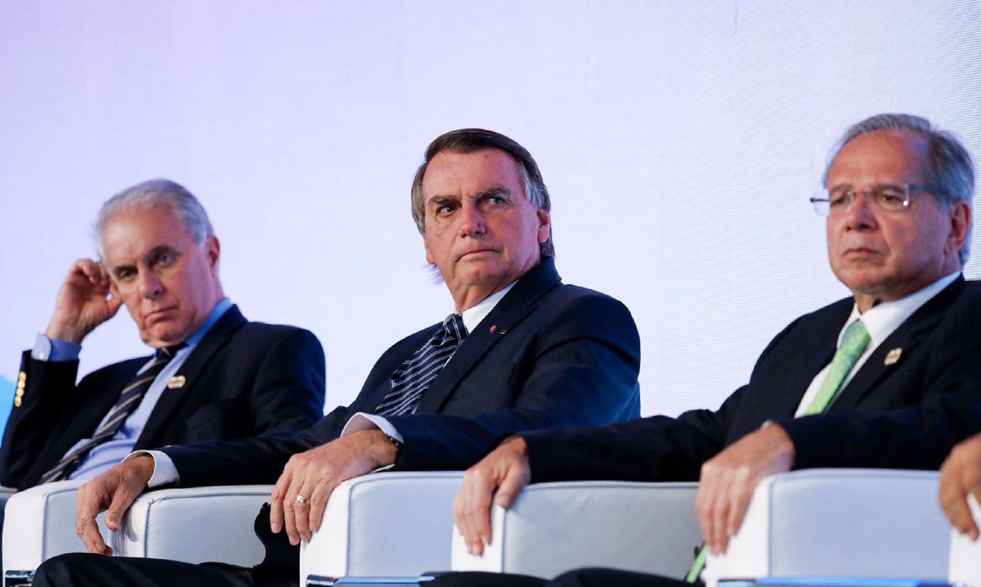Bolsonaro critica Petrobras e diz “lamentar” preço do diesel