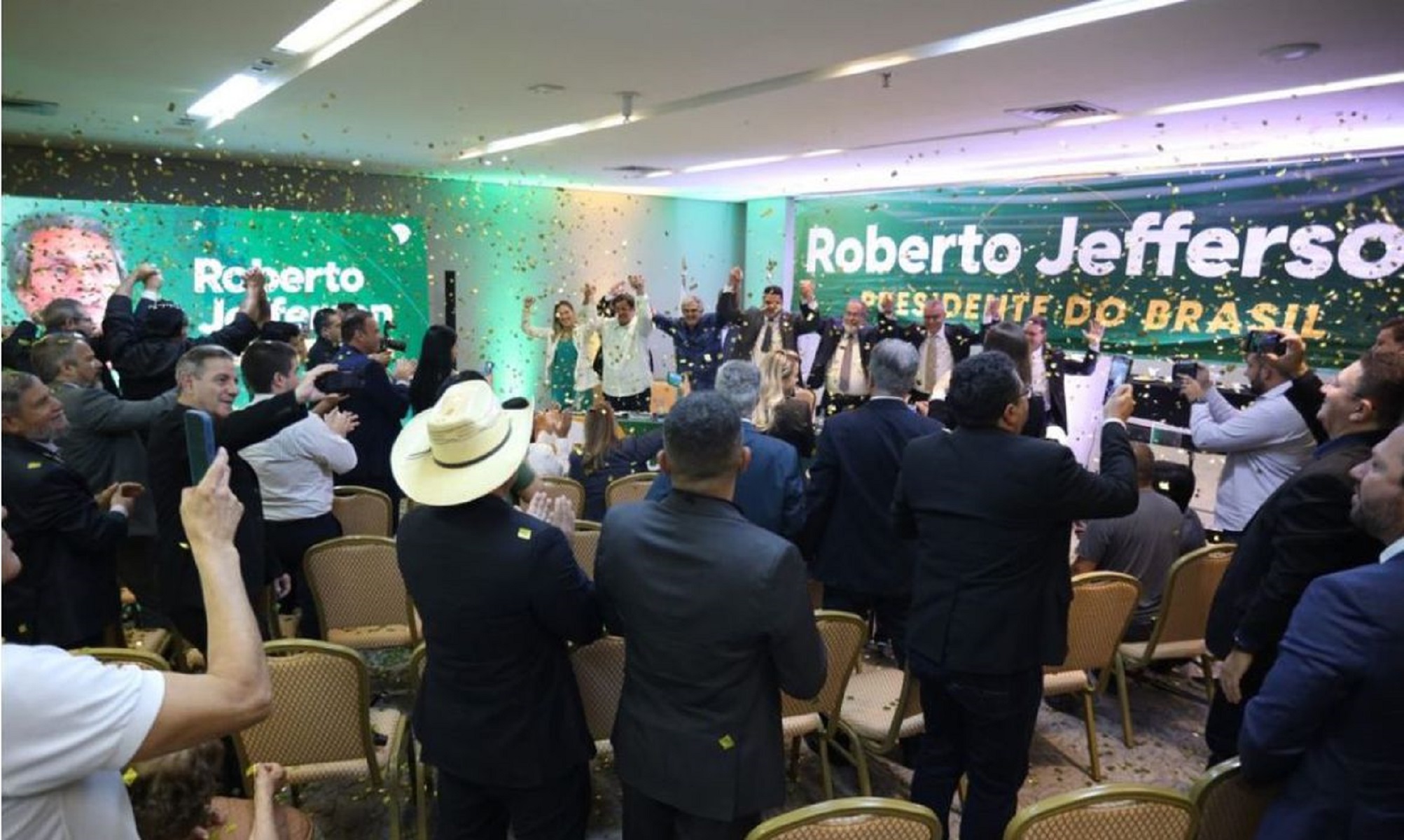 PTB e Patriota aprovam fusão: novo partido vai se chamar Mais Brasil e terá número 25 nas urnas