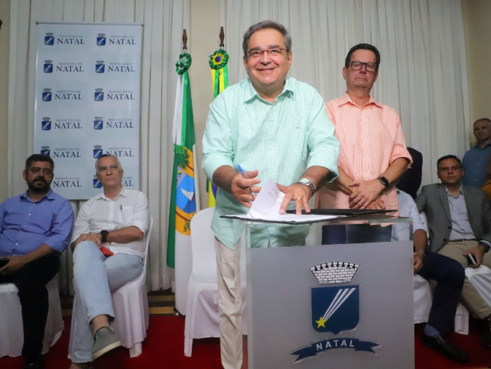 Após licença do Idema, prefeito de Natal dá ordem de serviço para obra do enrocamento e de engorda de Ponta Negra