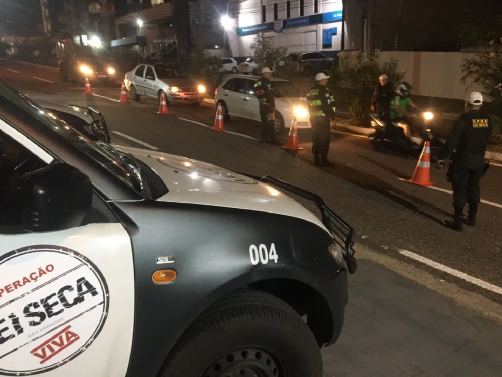 Blitz da Lei Seca em Natal apreende carro com mais de 200 multas no bairro das Rocas