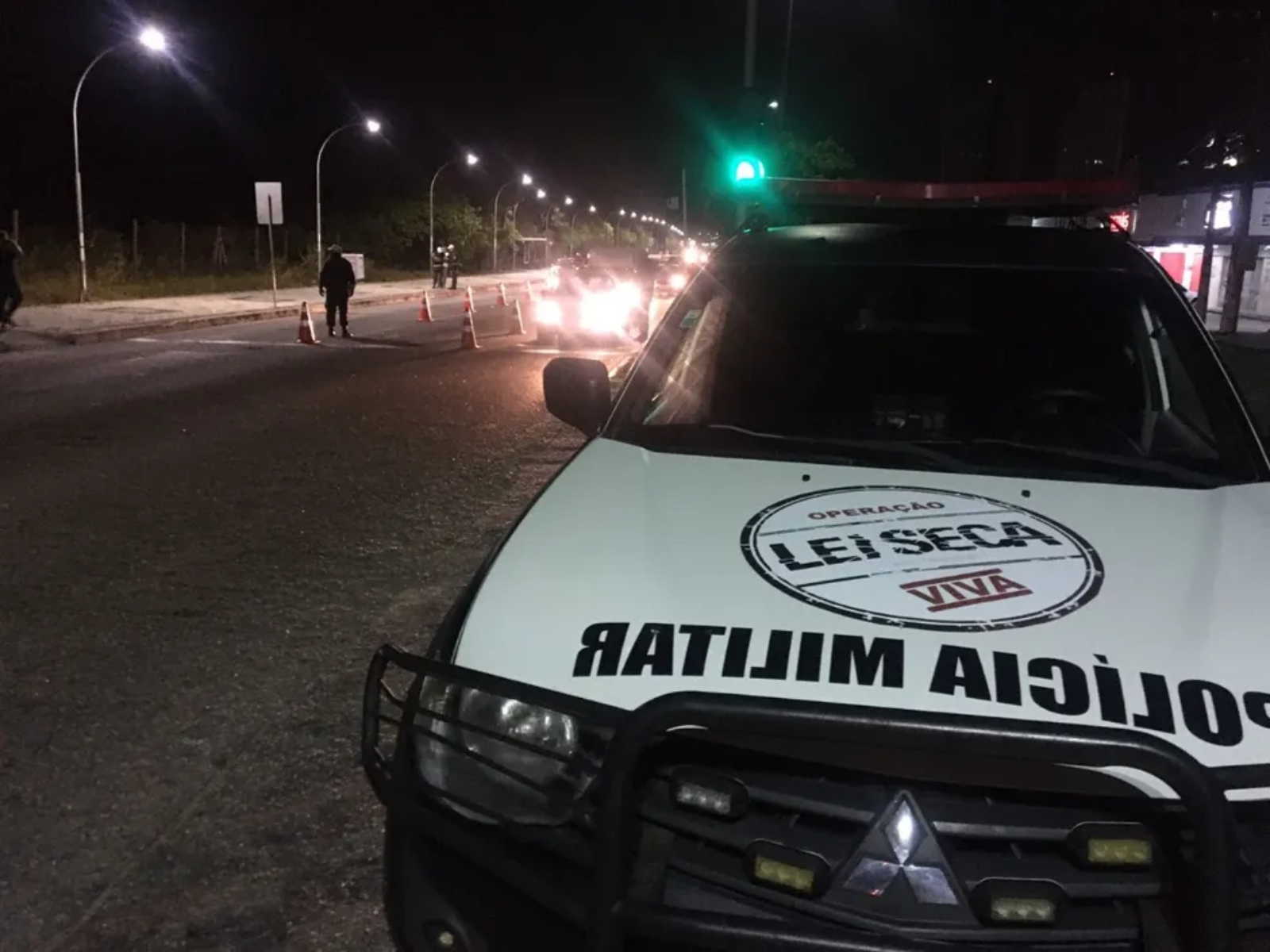 Motorista bêbado tenta fugir de blitz, dirige pela contramão e é preso após oferecer R$ 300 a PMs