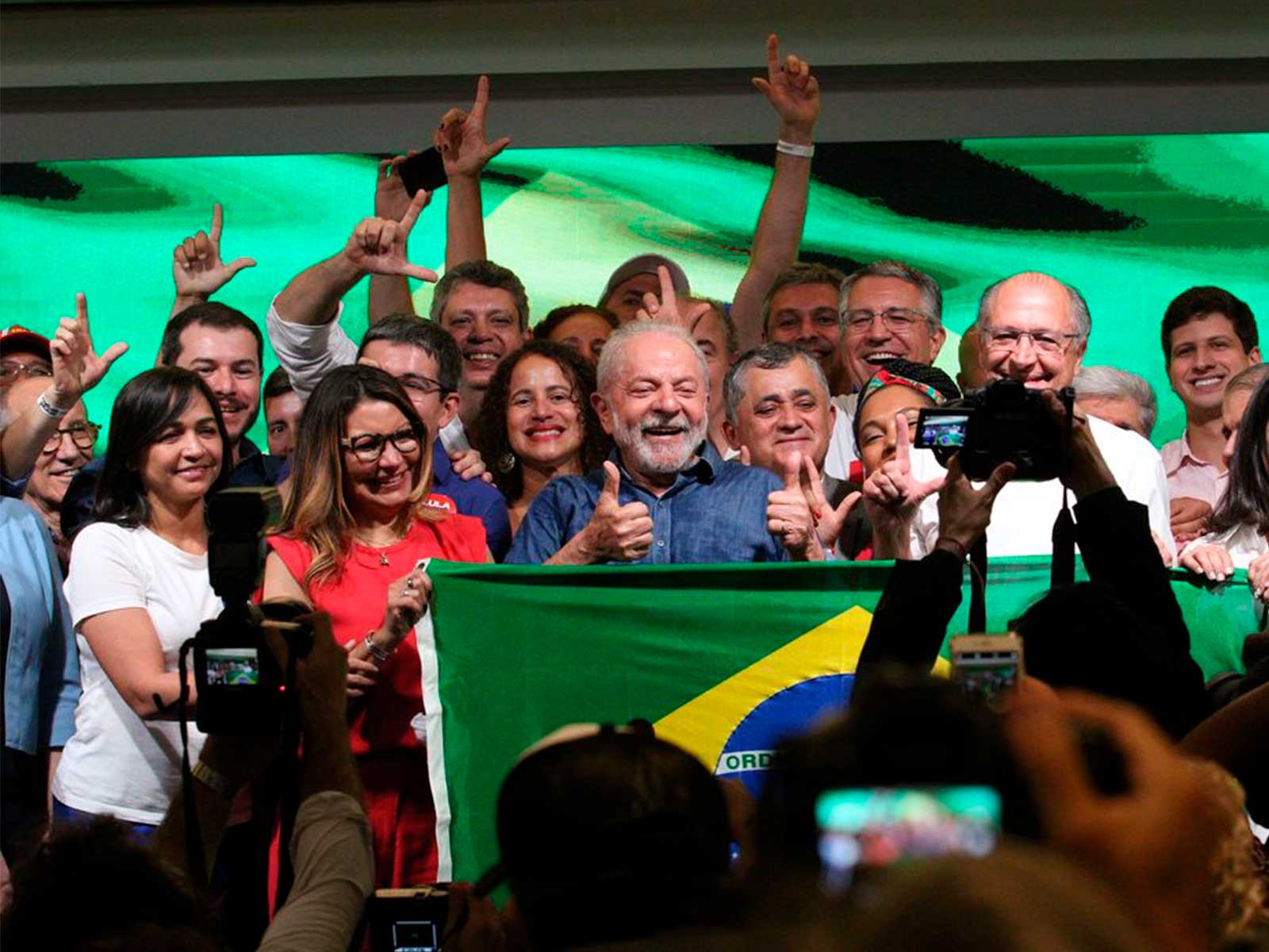 No primeiro discurso como presidente eleito, Lula afirma que combate à miséria é sua missão