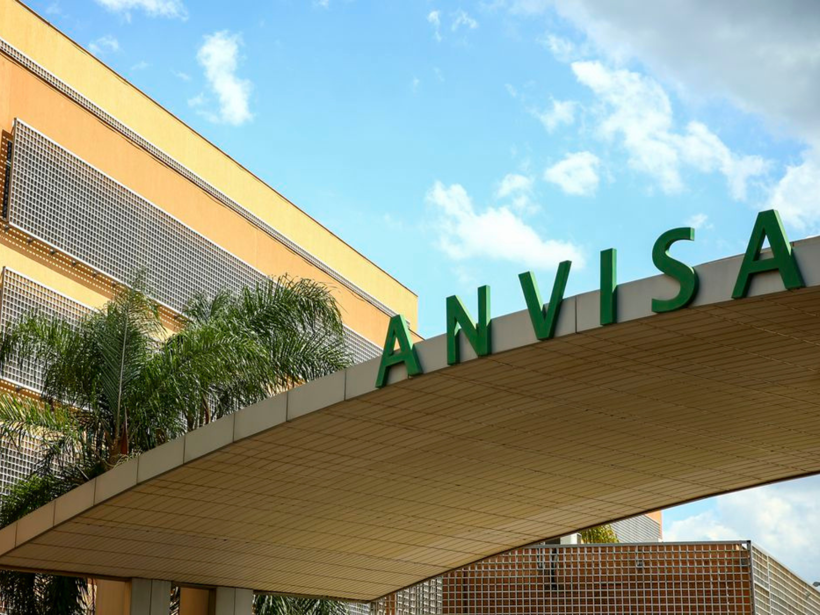 Anvisa aprova venda de remédio para tratar covid-19