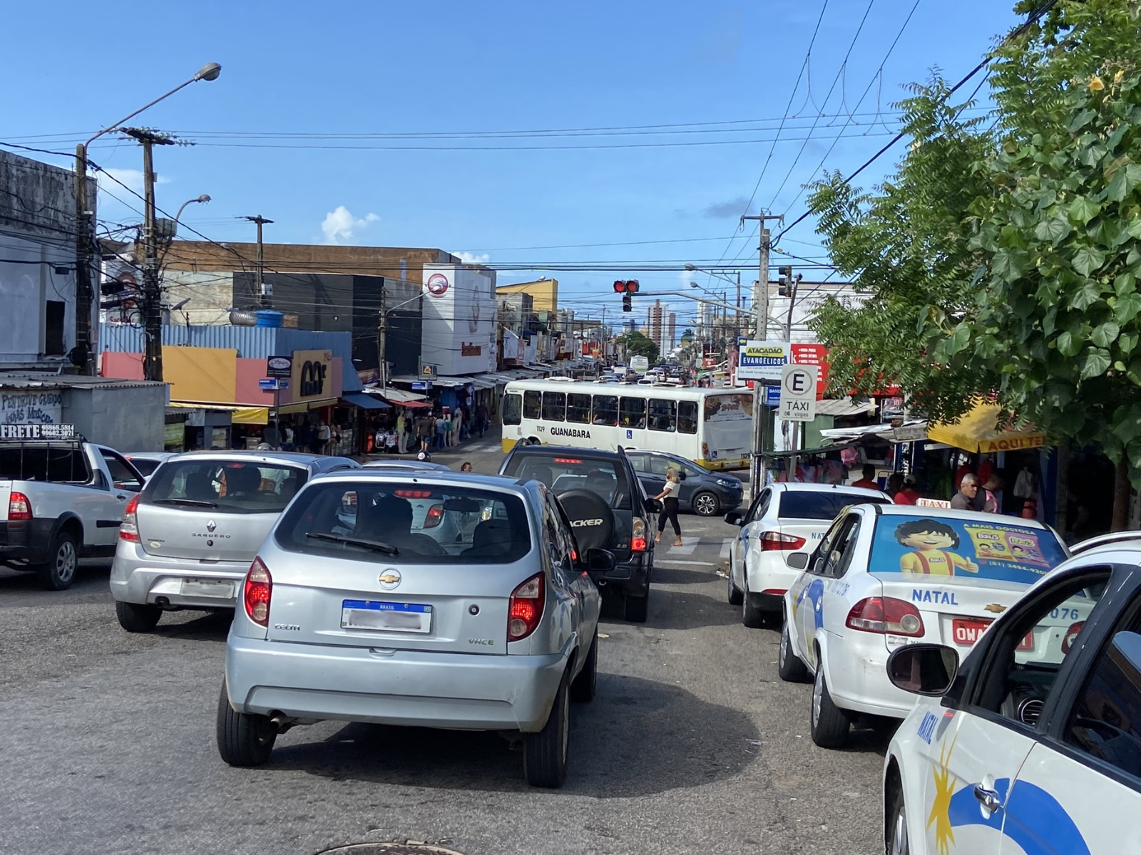 Comércio terá horário diferenciado nesta segunda-feira (28) devido ao jogo do Brasil