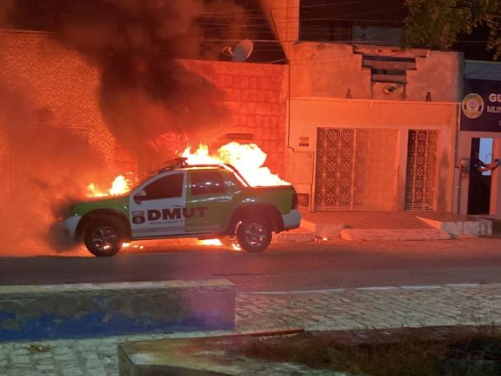 Incêndio destrói carro do Departamento de Trânsito de Macau