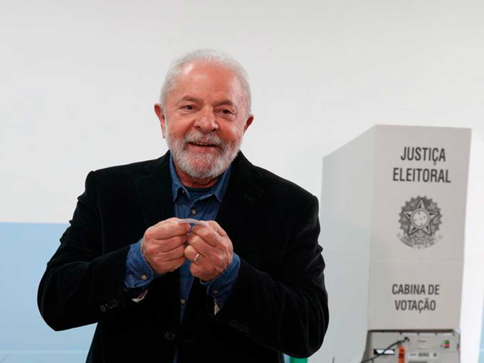 Lula conversa por telefone com presidentes de outros países, incluindo Biden, Macron e Sánchez