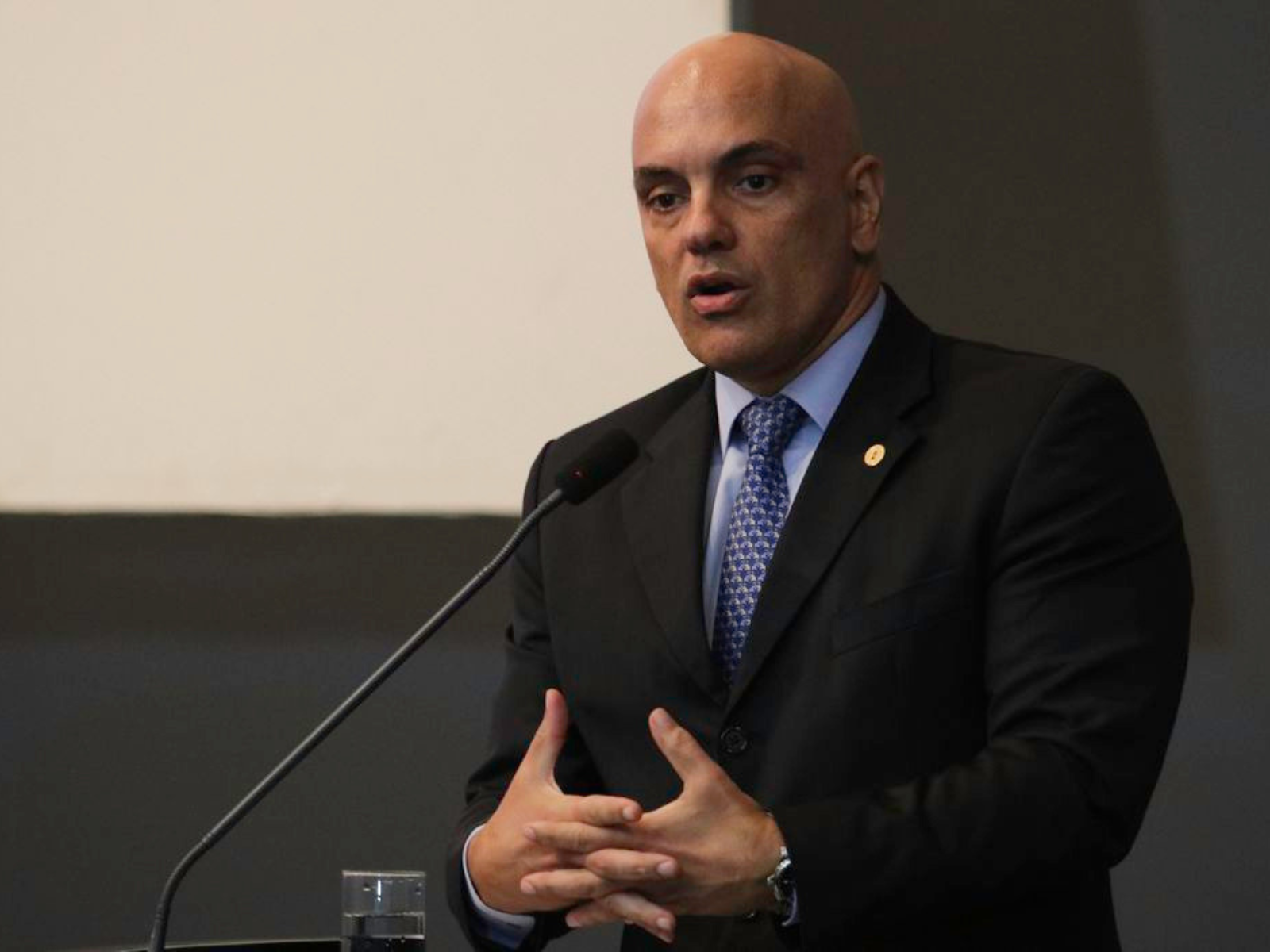 Moraes defende eleições e cobra leis contra milícia digital