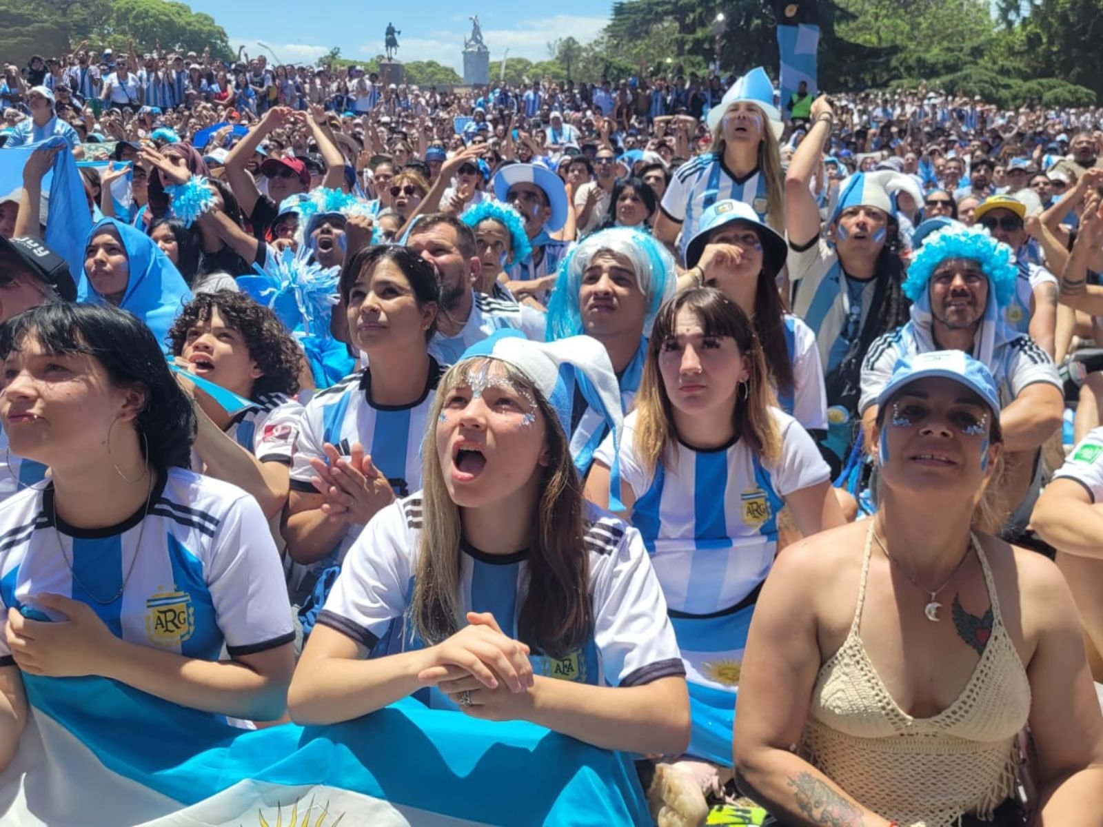 Torcida argentina toma as ruas de Buenos Aires