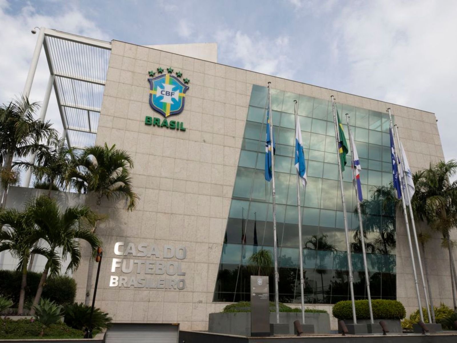 CBF nega informação de que Ancelotti será novo técnico da seleção