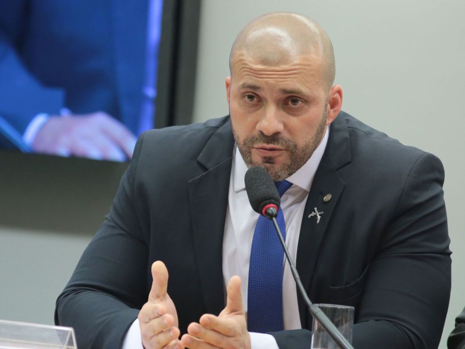 Alexandre de Moraes mantém prisão do ex-deputado Daniel Silveira