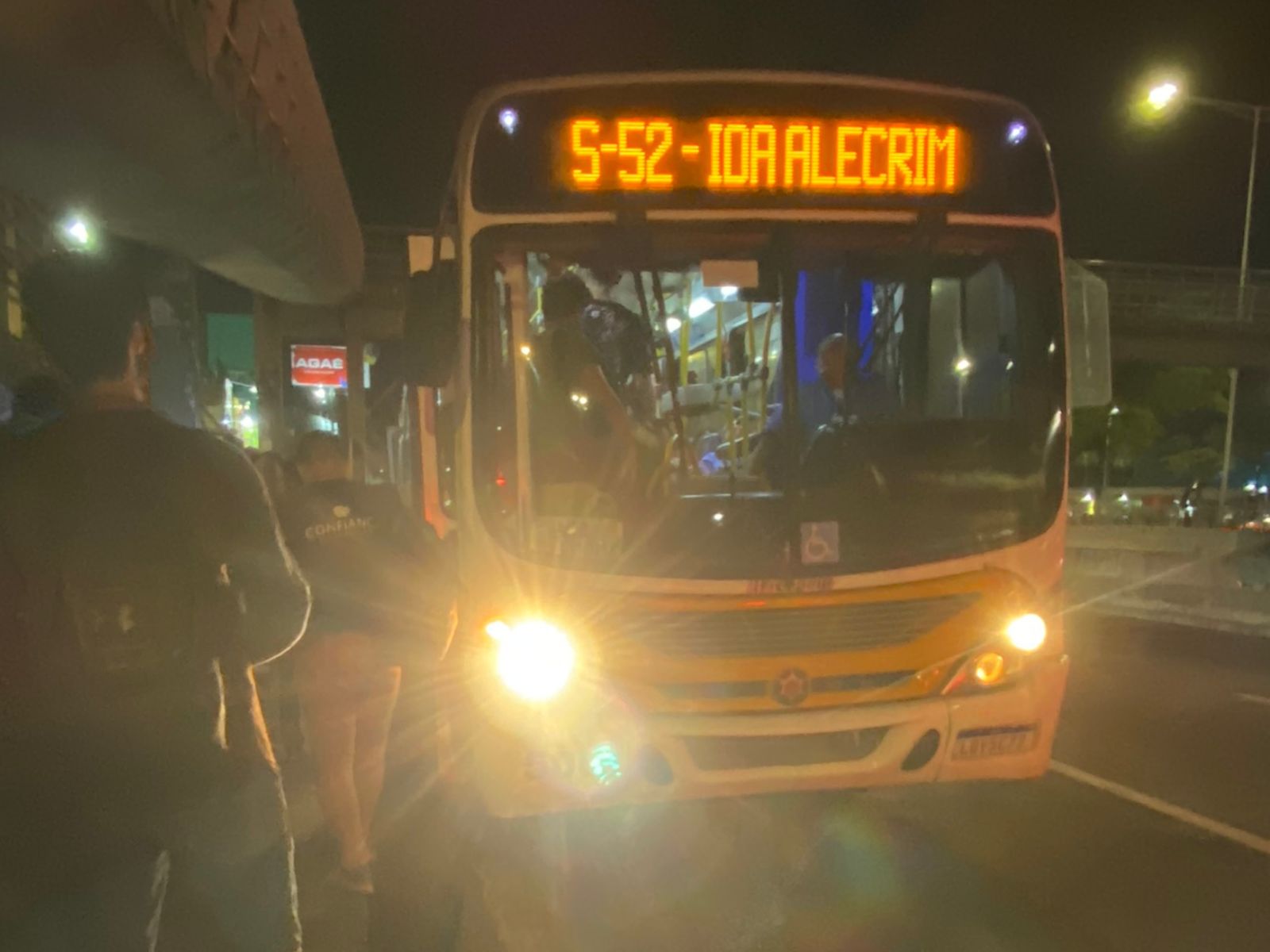 Prefeito anuncia volta de cinco linhas de ônibus para as Rocas