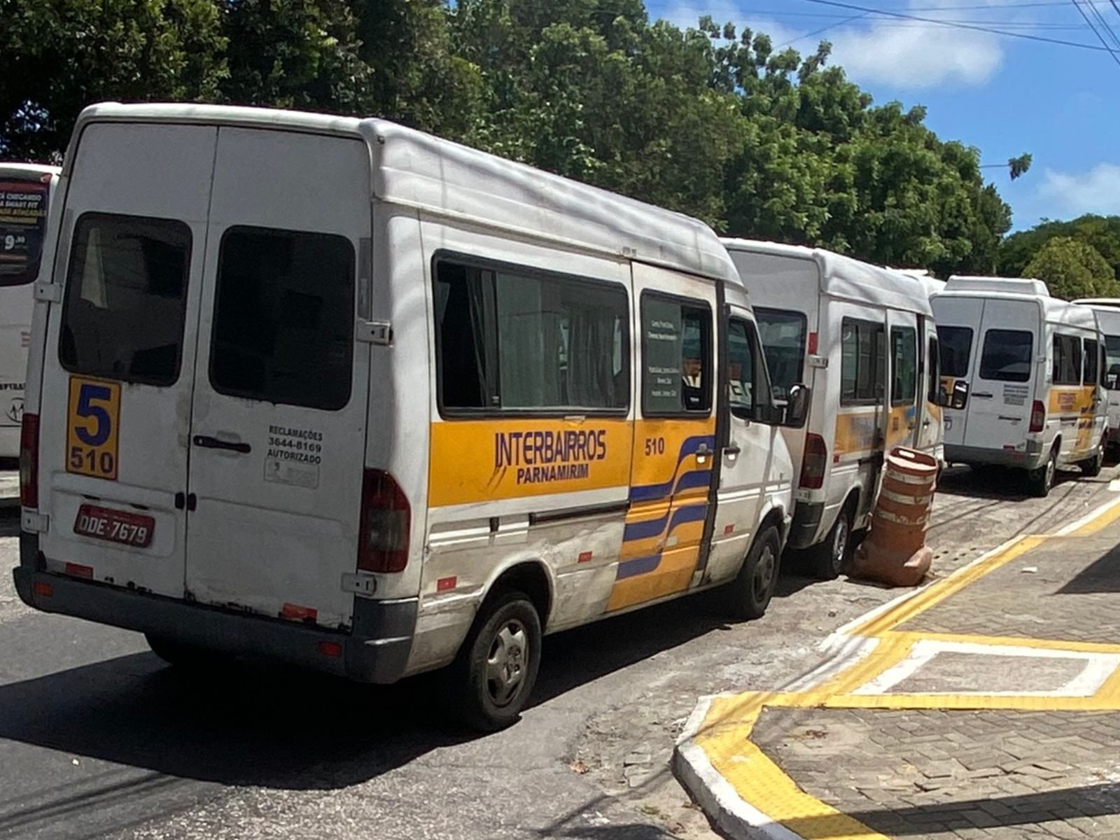 Frota do Interbairros de Parnamirim opera com vans fabricadas há mais de 20 anos, revela reportagem