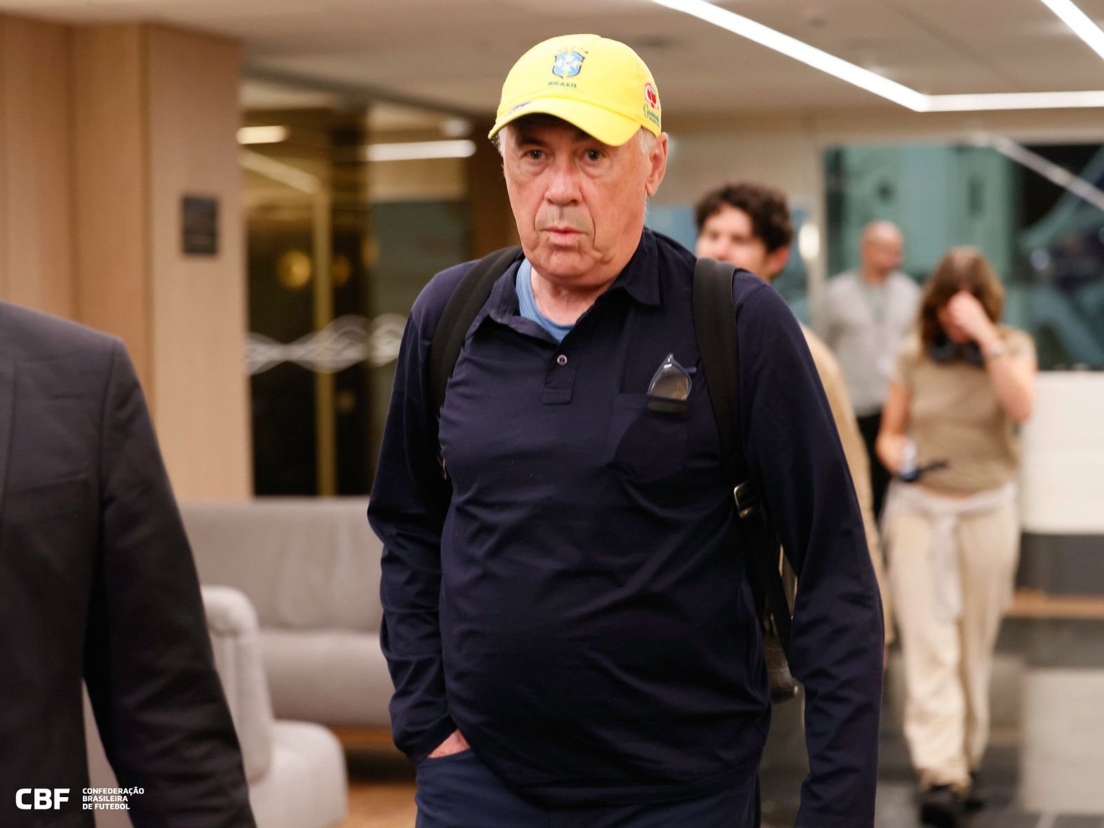 Ancelotti chega ao Brasil para assumir Seleção em meio à posse de novo presidente da CBF