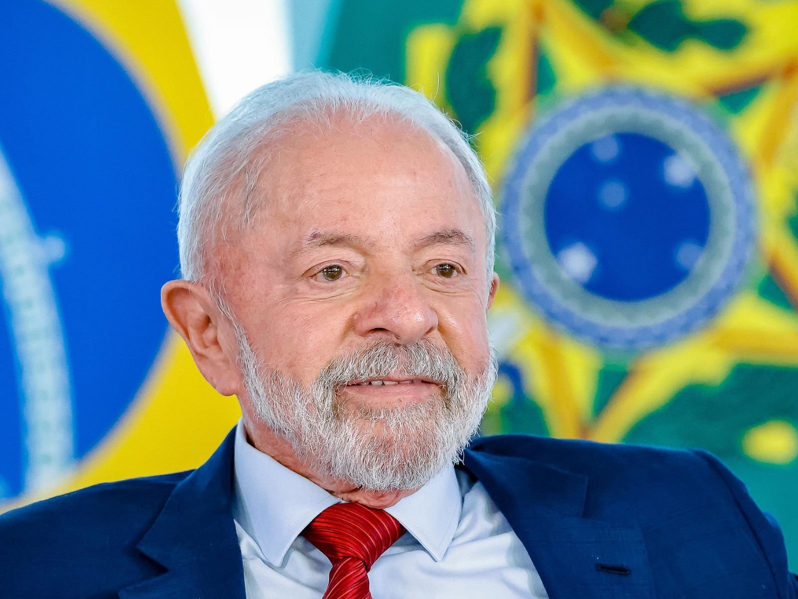 Lula chama Trump para conversar e reafirma que Brasil tenta negociar