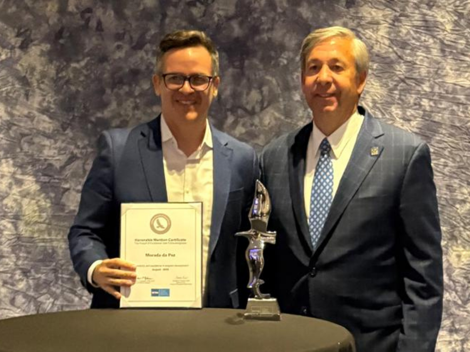 Vice-presidente do Grupo Morada recebe em Chicago o prêmio internacional Pursuit of Excellence Award 2025