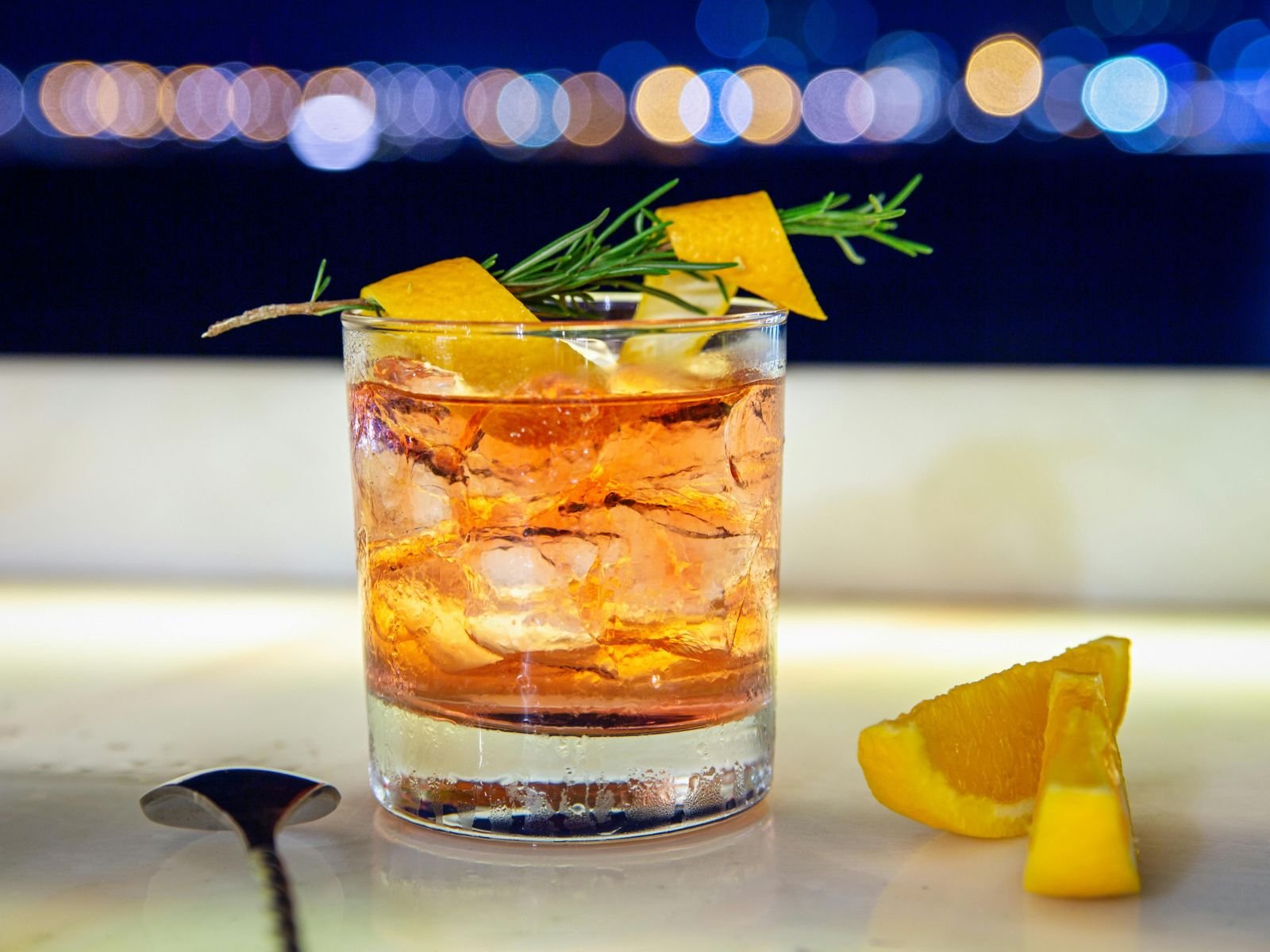 Brasil tem aumento de casos de intoxicação por metanol e governo amplia ações de combate e tratamento