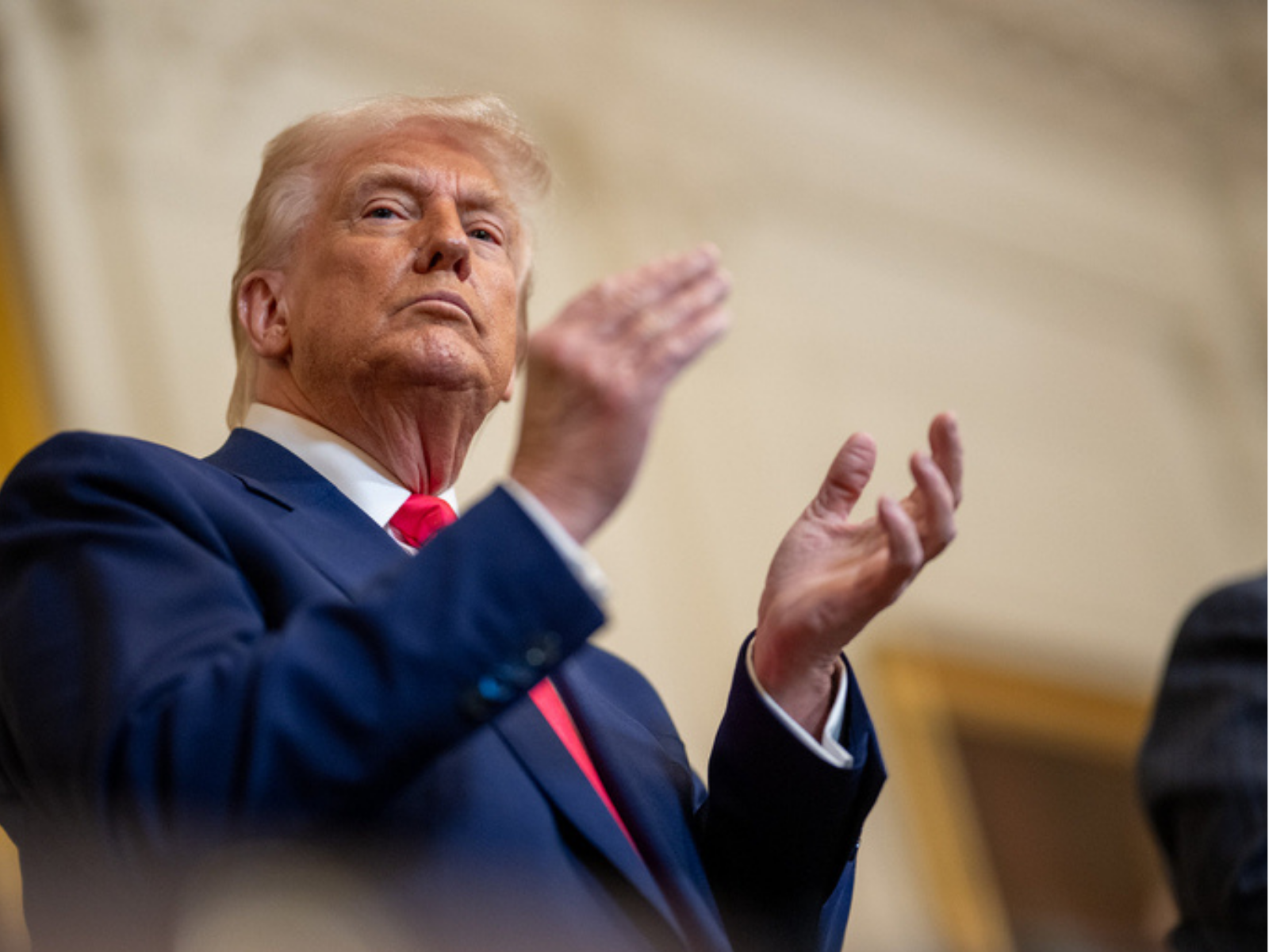 Trump lamenta mortes de policiais no Rio e oferece apoio ao governo de Cláudio Castro