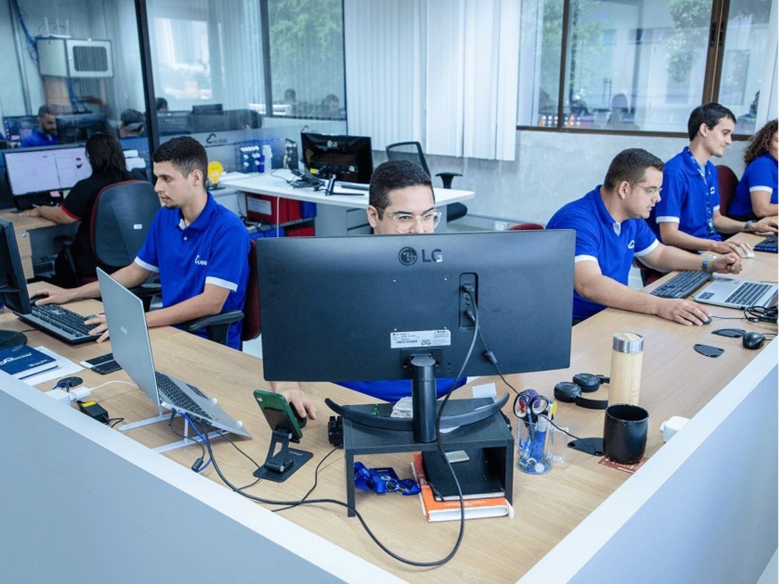 Empresas de TI oferecem 28 vagas de estágio e emprego