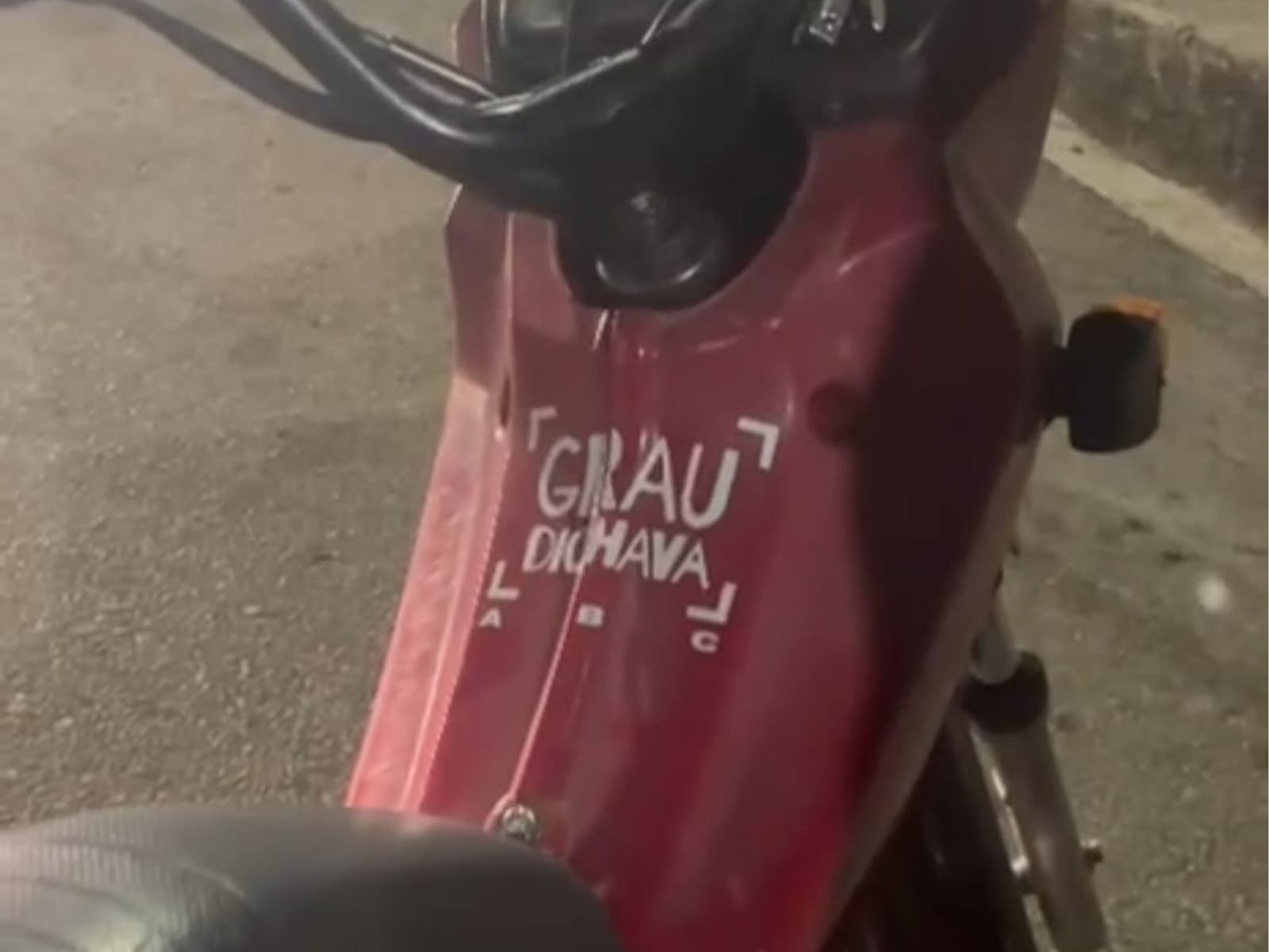 Homem é preso por empinar moto e fugir do CPRE na ponte Newton Navarro