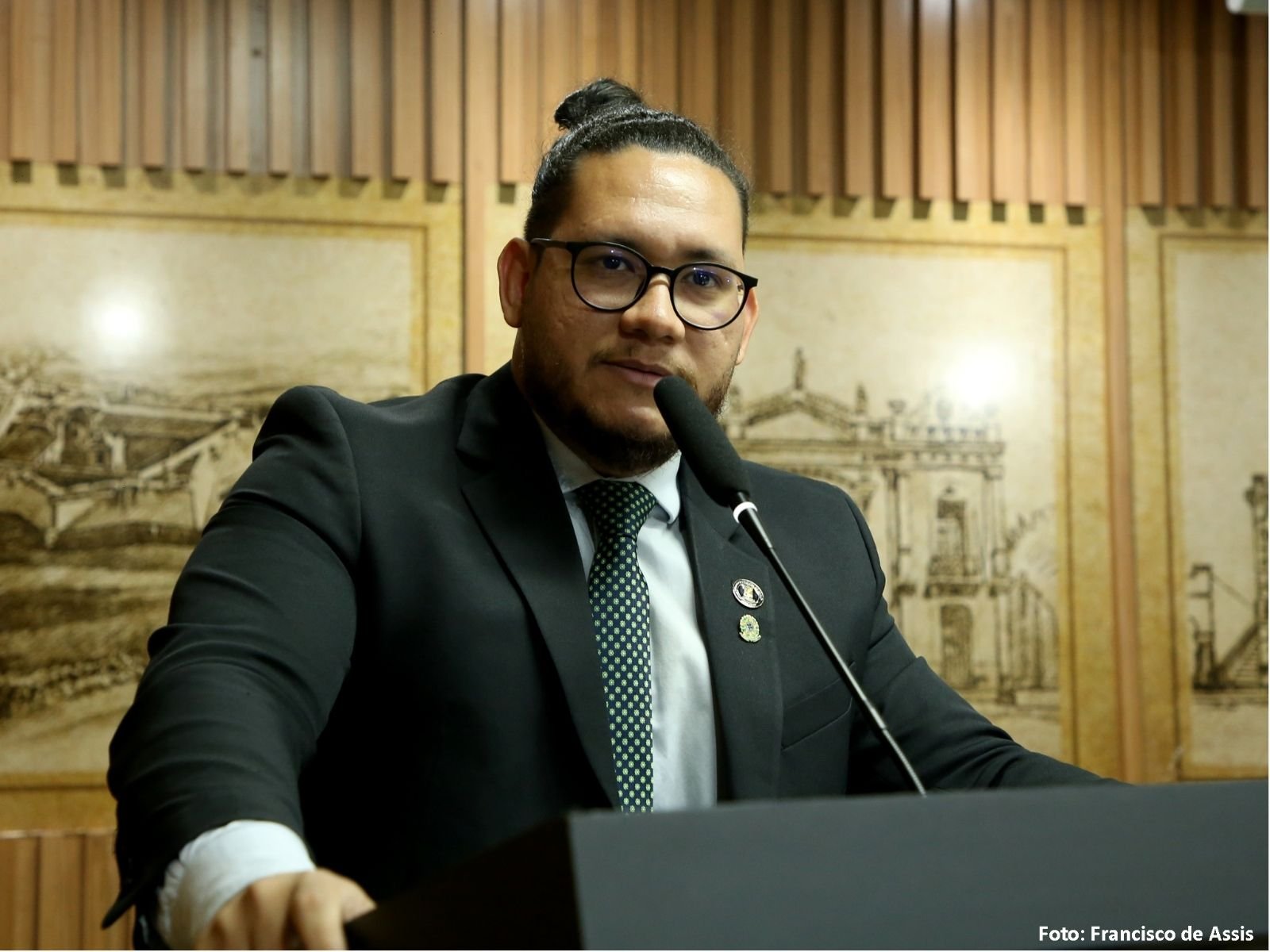 Matheus Faustino fala em “venda de sentença” após decisões suspenderem processo contra Brisa Bracchi