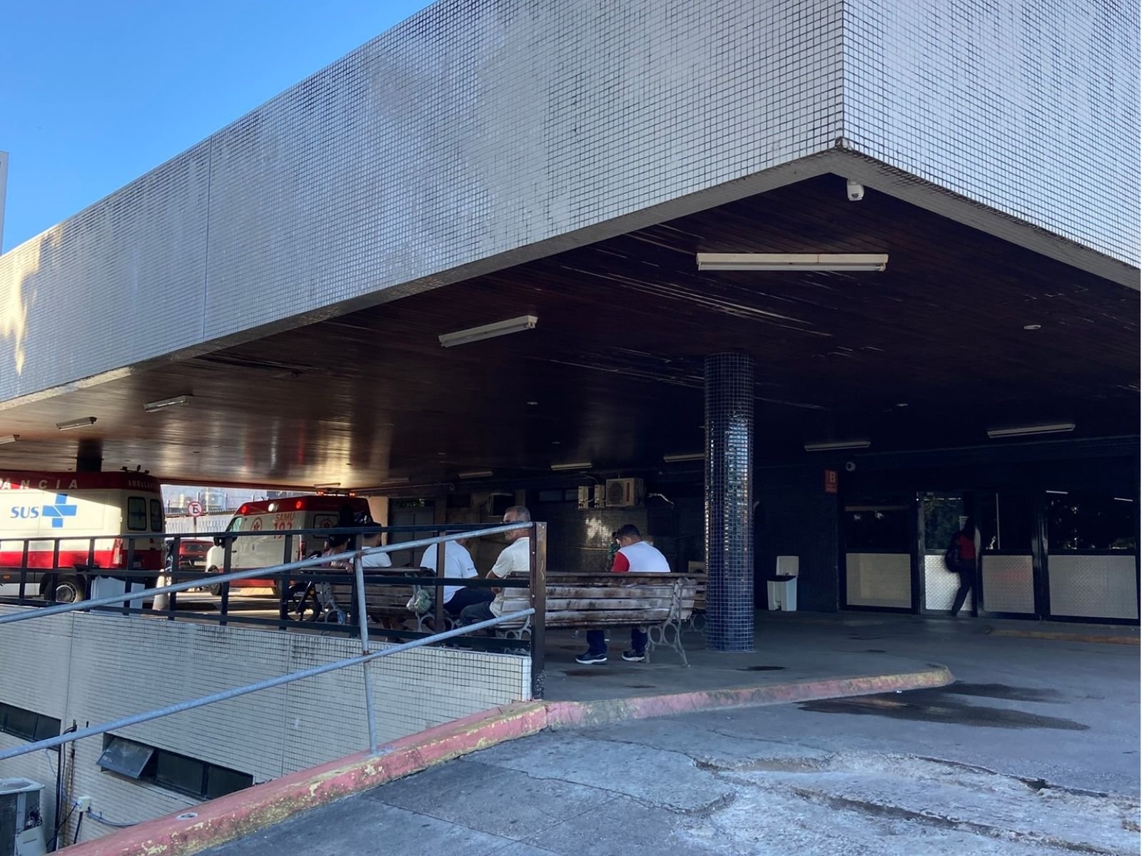 Falha nos elevadores do Hospital Walfredo Gurgel compromete deslocamento de pacientes